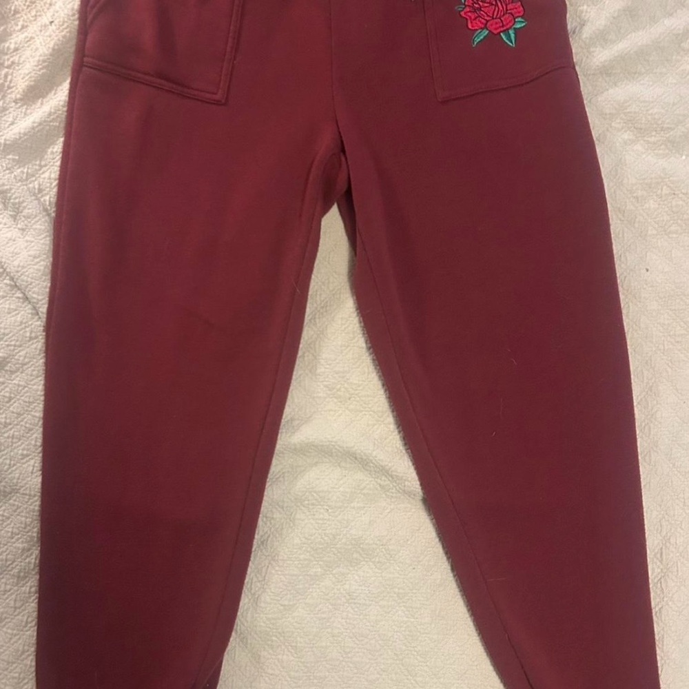 Rue21 Maroon women’s Jogger Pants with Rose Patch
